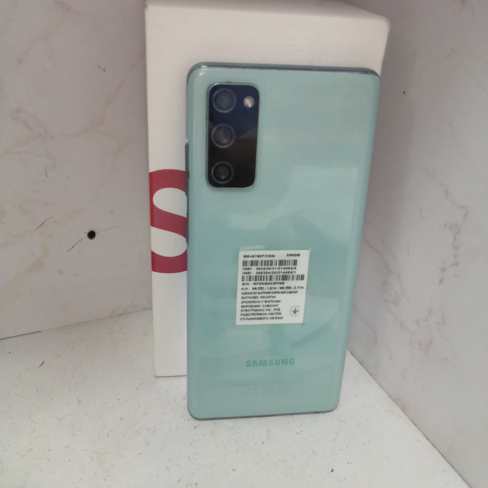 Смартфон Samsung S20 FE 8/256