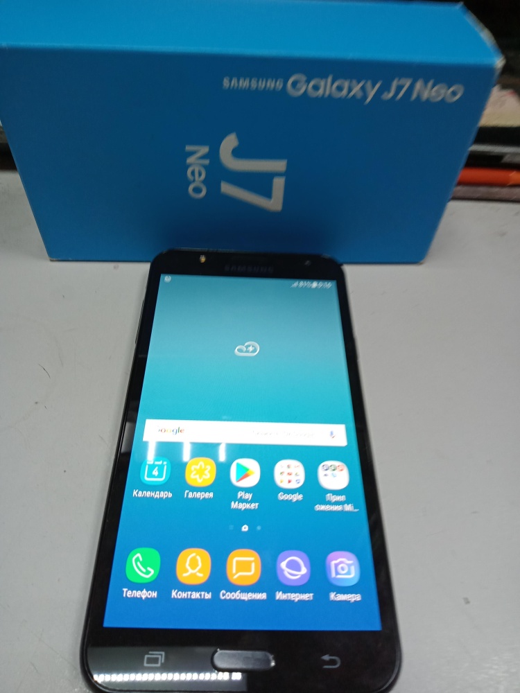 Смартфон Samsung J7 NEO