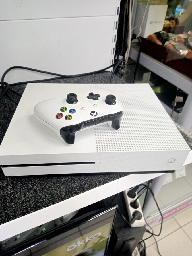 Игровая приставка XBOX ONE S 1ТБ