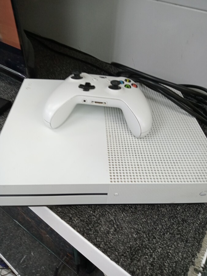 Игровая приставка XBOX ONE S 1ТБ